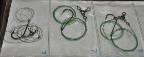 Job Lot - Booklet filled triple wire traces with Mustad Hooks