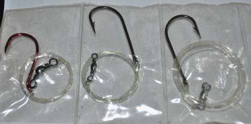 Job Lot - Booklet filled wire traces with Mustad Hooks