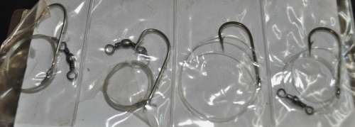 Job Lot - Booklet filled wire traces with Mustad Hooks