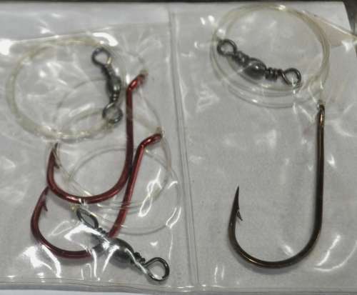 Job Lot - Booklet filled wire traces with Mustad Hooks
