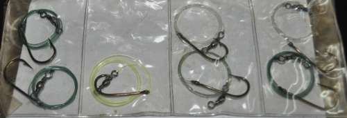 Job Lot - Booklet filled wire traces with Mustad Hooks
