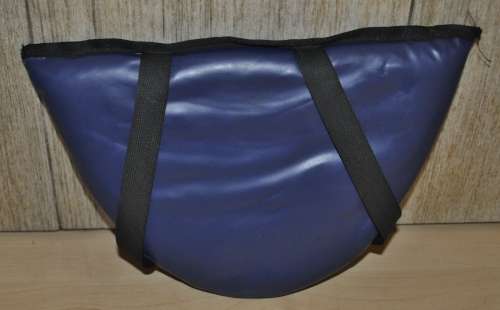 Rod bucket with padded bucket support and kidney harness