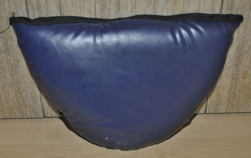 Rod bucket with padded bucket support and kidney harness