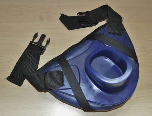 Rod bucket with padded bucket support and kidney harness