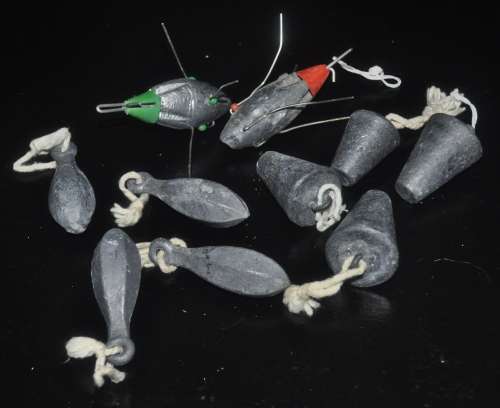 Mixed lot lead sinkers (10 in total) with Spinsport storage container