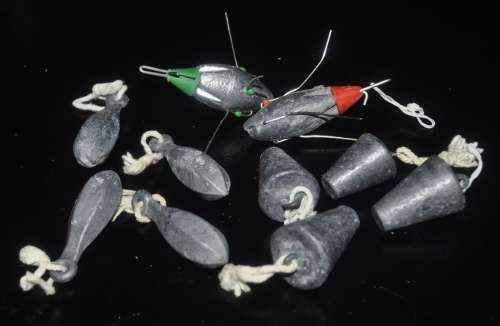 Mixed lot lead sinkers (10 in total) with Spinsport storage container