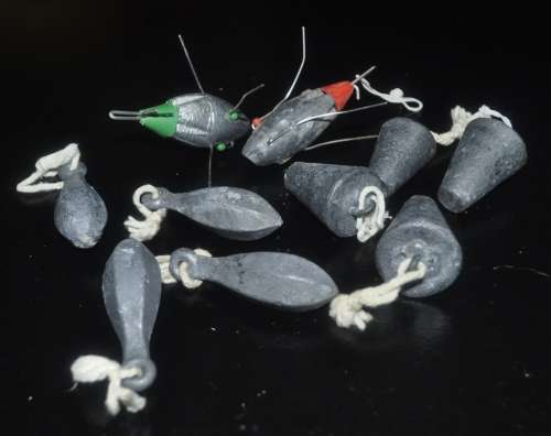 Mixed lot lead sinkers (10 in total) with Spinsport storage container