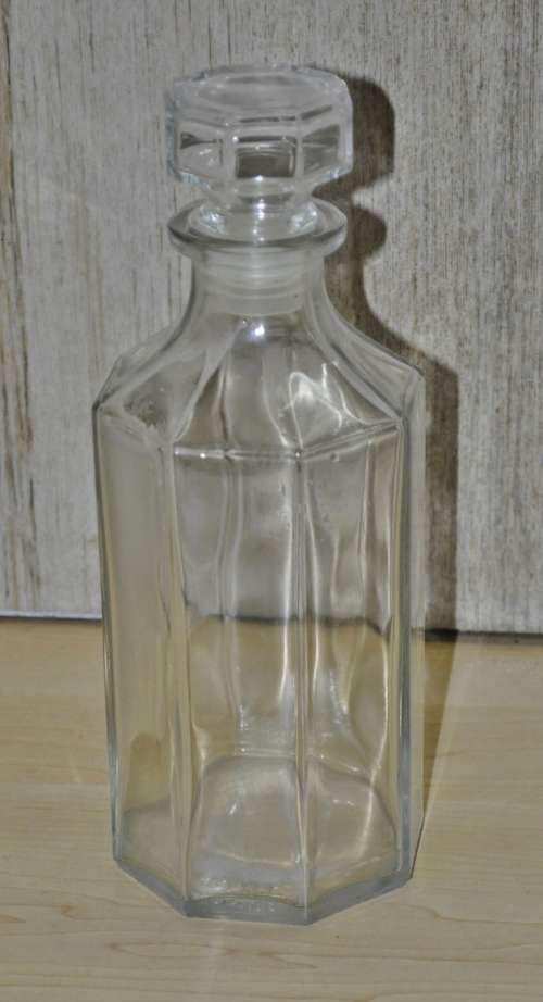 Retro, vintage Arcoroc France Octine-clear Octagonal Glass Carafe with stopper