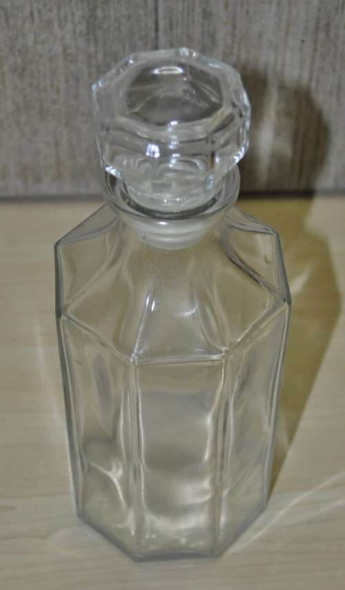 Retro, vintage Arcoroc France Octine-clear Octagonal Glass Carafe with stopper