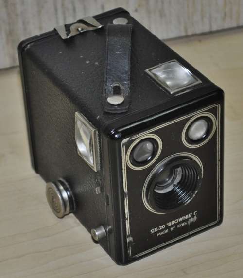 Vintage Kodak Six-20 Brownie C Roll Film Box Camera c1948