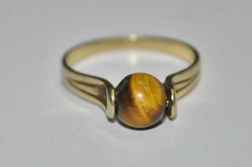 Vintage 9 ct Gold Ring with Tigereye stone