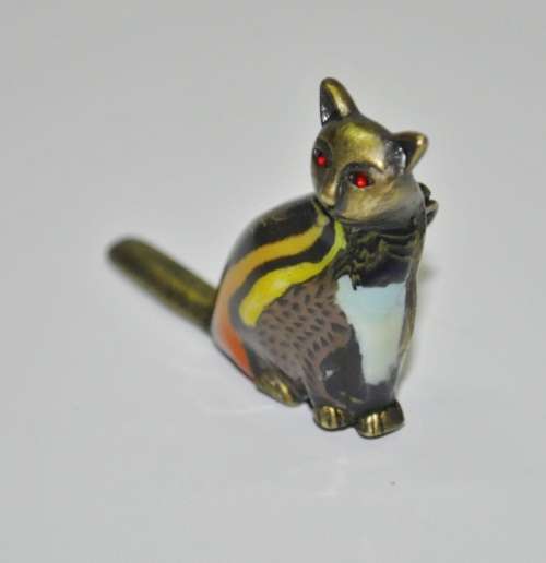 Antique Brass Tone Cat Brooch with Red rhinesTone Eyes signed Honey