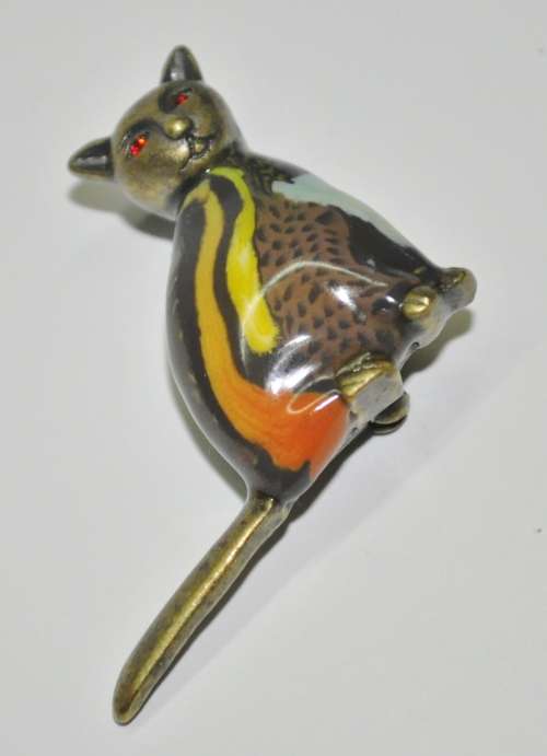 Antique Brass Tone Cat Brooch with Red rhinesTone Eyes signed Honey