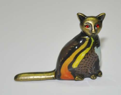 Antique Brass Tone Cat Brooch with Red rhinesTone Eyes signed Honey