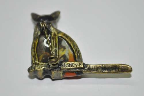 Antique Brass Tone Cat Brooch with Red rhinesTone Eyes signed Honey
