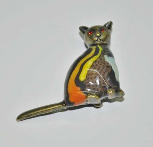 Antique Brass Tone Cat Brooch with Red rhinesTone Eyes signed Honey