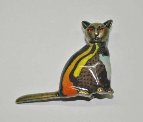 Antique Brass Tone Cat Brooch with Red rhinesTone Eyes signed Honey