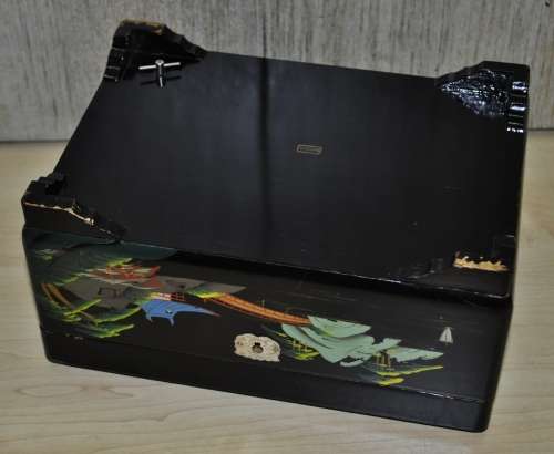 Vintage Japanese 1950s Musical Jewellery Box Hand-painted on Black Lacquer with Abalone Inlay