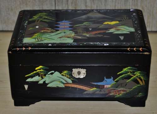 Vintage Japanese 1950s Musical Jewellery Box Hand-painted on Black Lacquer with Abalone Inlay