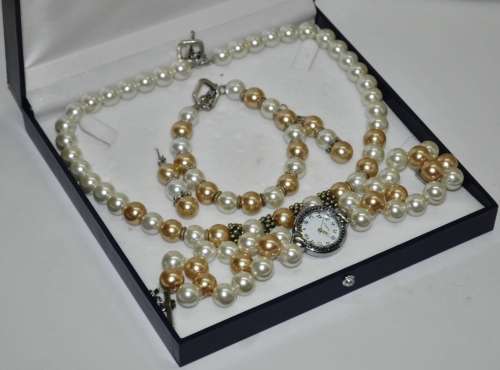 Formaviva Jewellery for Life Faux Pearl Parure Set in original box
