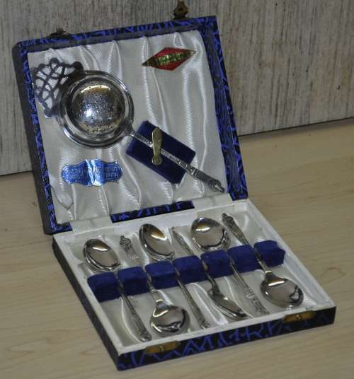 Vintage Sipelia Sheffield EPSN Apostles Box Set - 6 Teaspoons and 1 Tea Strainer (As new)