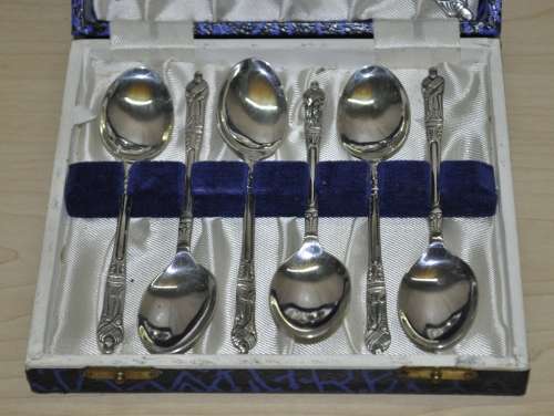 Vintage Sipelia Sheffield EPSN Apostles Box Set - 6 Teaspoons and 1 Tea Strainer (As new)
