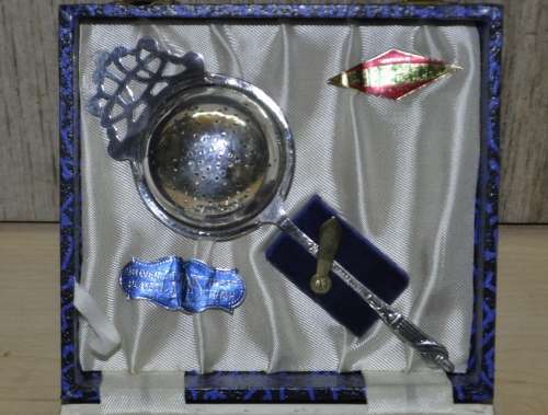 Vintage Sipelia Sheffield EPSN Apostles Box Set - 6 Teaspoons and 1 Tea Strainer (As new)