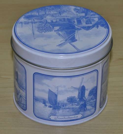 Contemporary Collectible De Bankergroep Syrup Waffles Delft Style Storage Tin