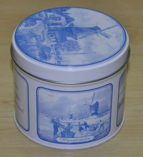 Contemporary Collectible De Bankergroep Syrup Waffles Delft Style Storage Tin