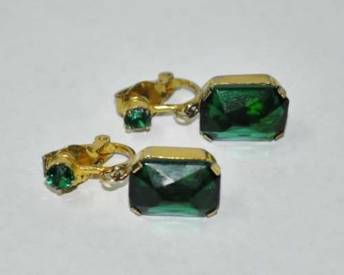 Vintage Gold Tone Emerald Green Crystal Dangling Clip-on Earrings