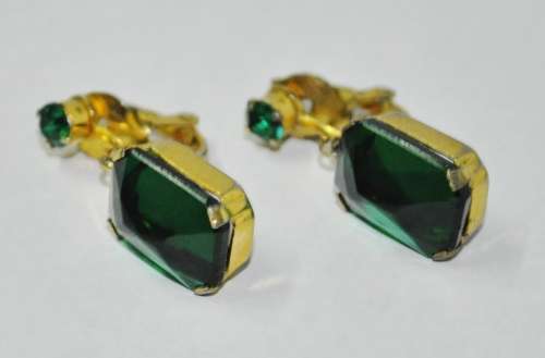 Vintage Gold Tone Emerald Green Crystal Dangling Clip-on Earrings