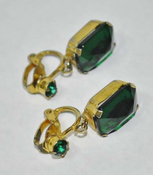 Vintage Gold Tone Emerald Green Crystal Dangling Clip-on Earrings