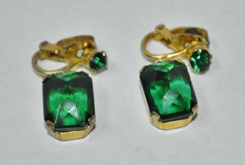 Vintage Gold Tone Emerald Green Crystal Dangling Clip-on Earrings