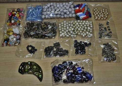 Mixed Lot of Vintage Jewellery Crafting items - Beads, Earrings, Pendants, and more