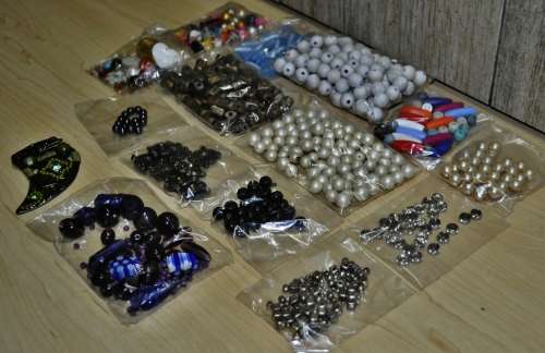 Mixed Lot of Vintage Jewellery Crafting items - Beads, Earrings, Pendants, and more