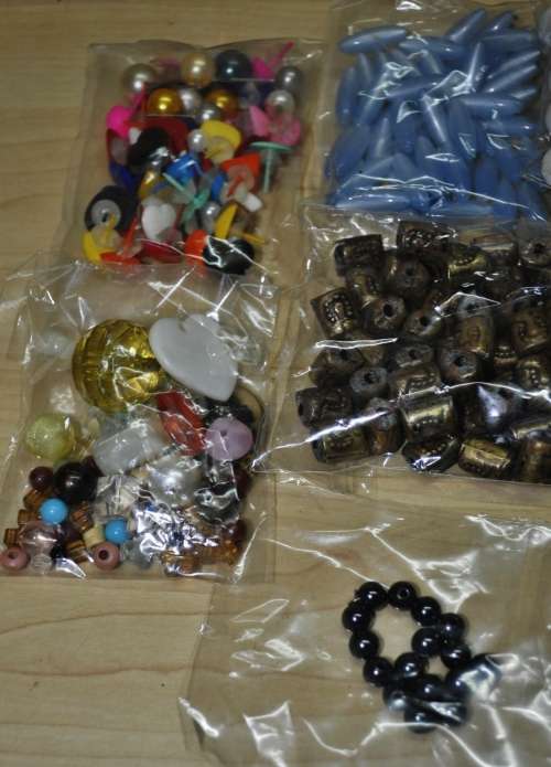 Mixed Lot of Vintage Jewellery Crafting items - Beads, Earrings, Pendants, and more
