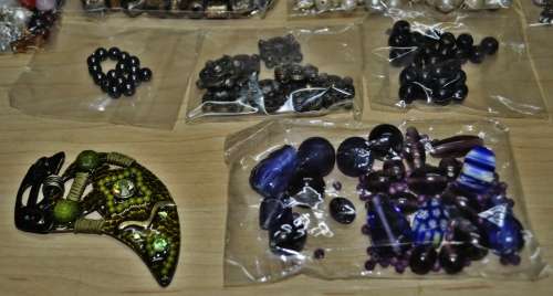 Mixed Lot of Vintage Jewellery Crafting items - Beads, Earrings, Pendants, and more