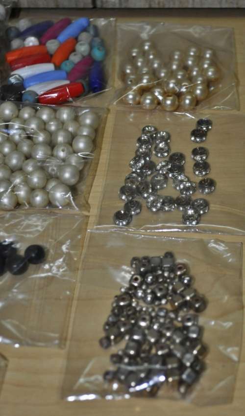 Mixed Lot of Vintage Jewellery Crafting items - Beads, Earrings, Pendants, and more
