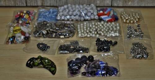 Mixed Lot of Vintage Jewellery Crafting items - Beads, Earrings, Pendants, and more