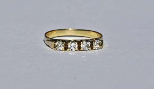 Vintage 9ct Yellow Gold Ring Set with a Row of Four Round Cut Diamonds marked 375