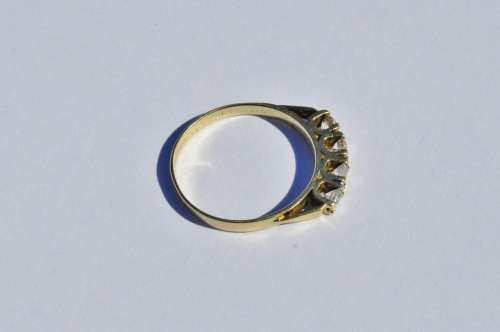 Vintage 9ct Yellow Gold Ring Set with a Row of Four Round Cut Diamonds marked 375