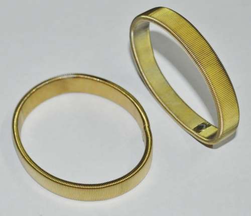Pair of Vintage Gold Tone Coil Stretch Expandable Armband Bangle Bracelets