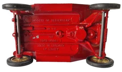 Collectible Matchbox Models of Yesteryear 1911 Ford Model T with removable roof Made in England.