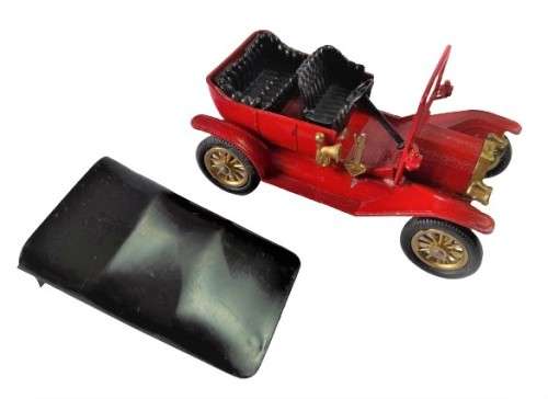 Collectible Matchbox Models of Yesteryear 1911 Ford Model T with removable roof Made in England.