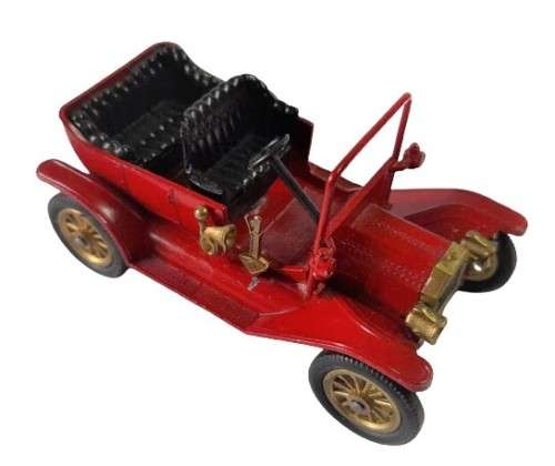 Collectible Matchbox Models of Yesteryear 1911 Ford Model T with removable roof Made in England.