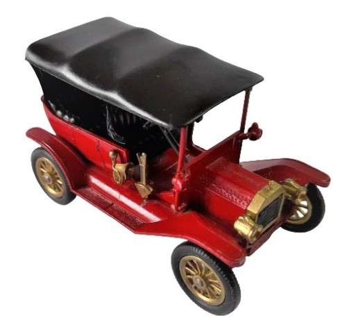 Collectible Matchbox Models of Yesteryear 1911 Ford Model T with removable roof Made in England.