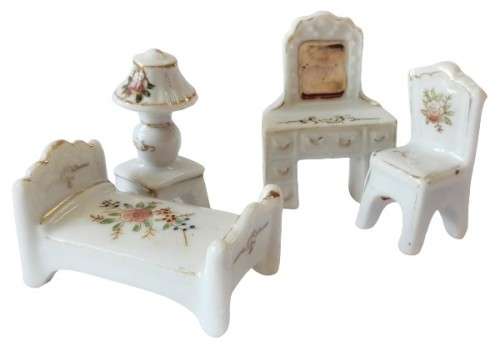 Vintage Porcelain Miniature Dollhouse Bedroom Furniture - Made in Occupied Japan (1945-1952)