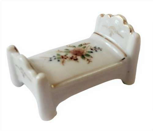 Vintage Porcelain Miniature Dollhouse Bedroom Furniture - Made in Occupied Japan (1945-1952)