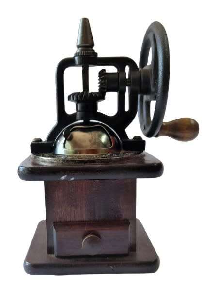 Vintage wooden black pepper mill/hand grinder