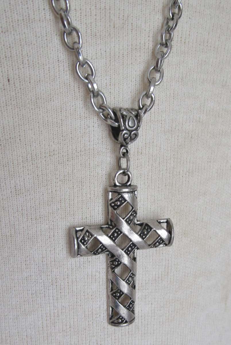 Vintage Silver-Tone Cross Pendant Necklace | Etched Diagonal Detail | 62cm Chain